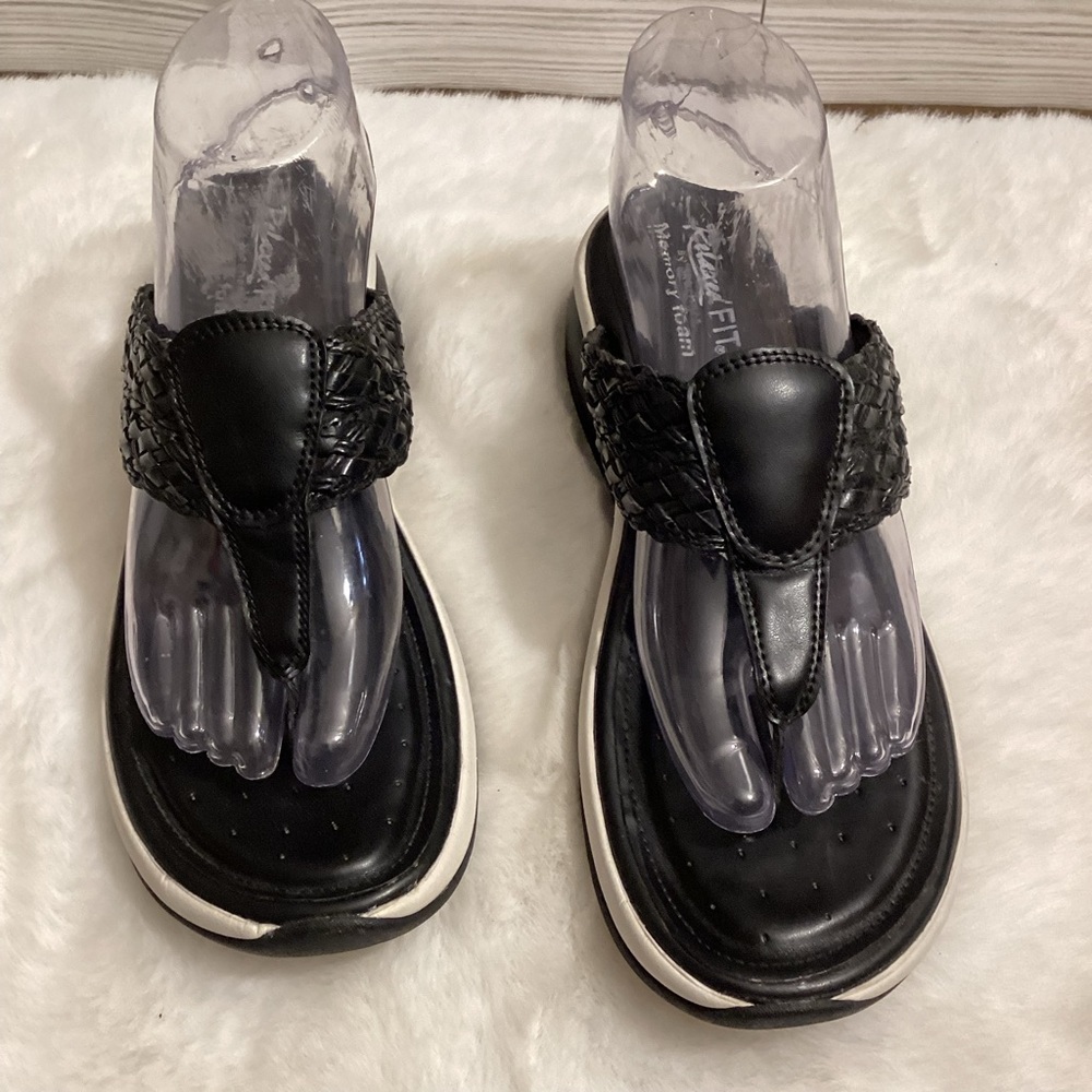 Women’s Relaxed Fit Memory Foam Braided Strap Slip on Skechers Sandals Size 9